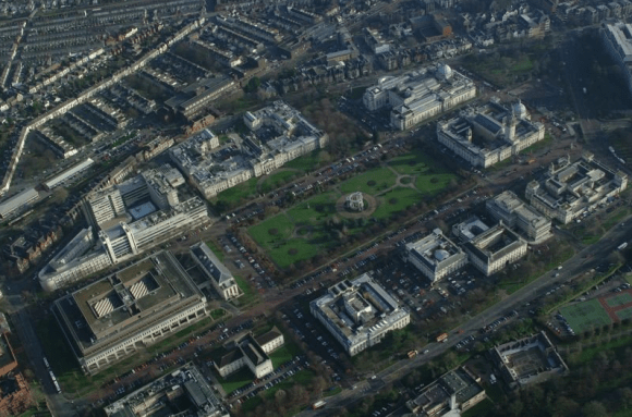 Cathays_Park,_Cardiff